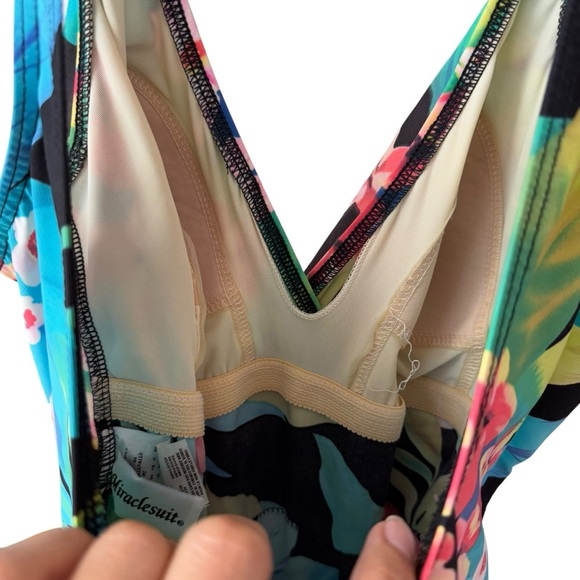 Miraclesuit Islander Floral Print 1 Pc Swimsuit Plus Size 14 Pool Resort Wear - Picture 3 of 9